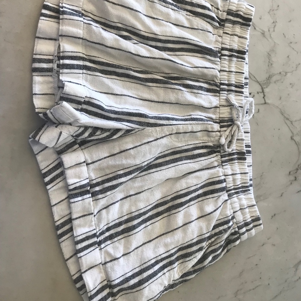🌼White and Gray Shorts with Pockets🌼